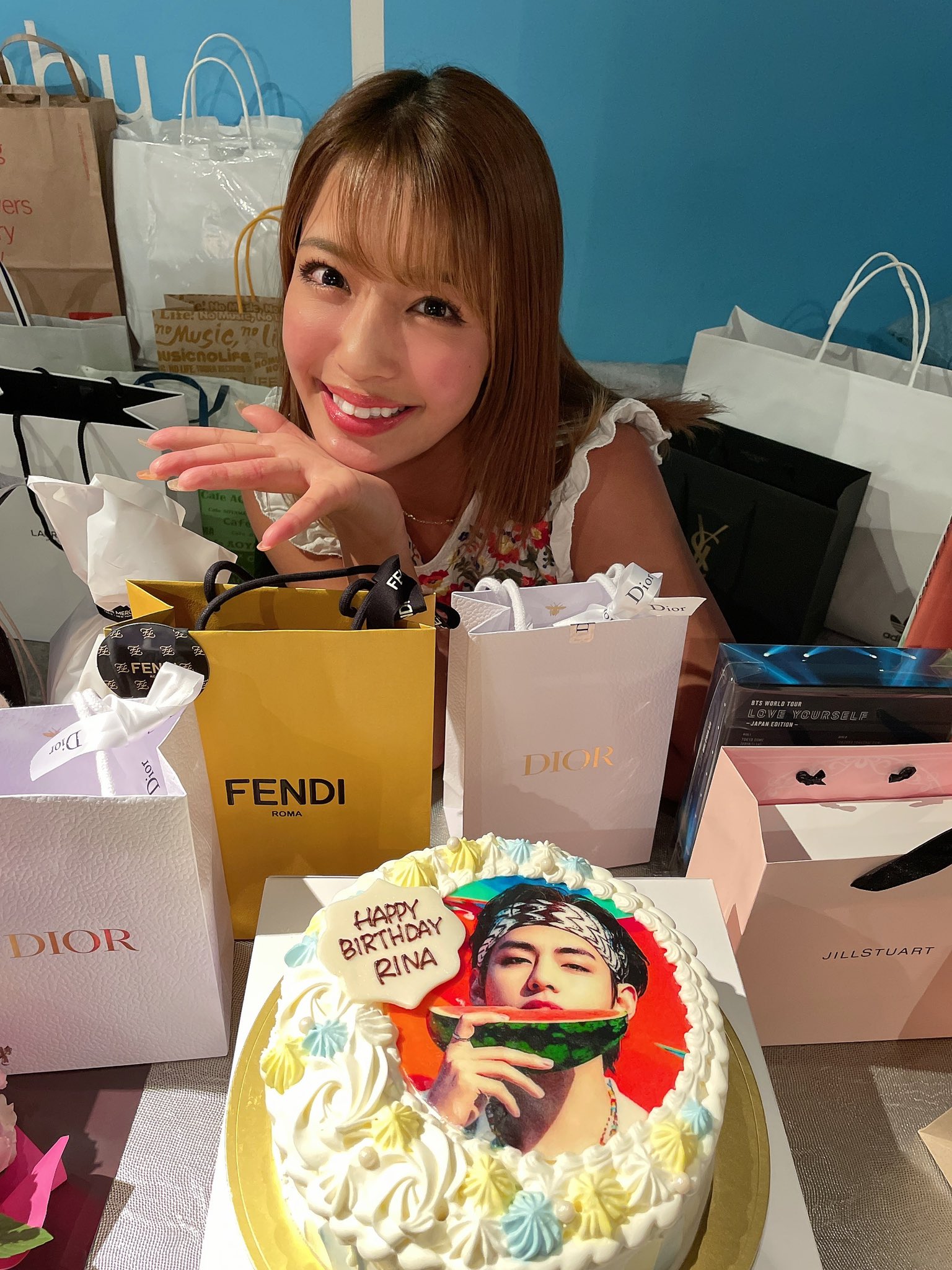 Twitter 上的 橋本 梨菜 本日はバースデーイベントありがとうございました ケーキが大好きなbtsのテテで ほんっっとに驚いた もうみんな愛おしすぎる大好き 終わってからもずっと ぁあ橋本組最高すぎる って言ってました笑 プレゼントのセンスも高くて