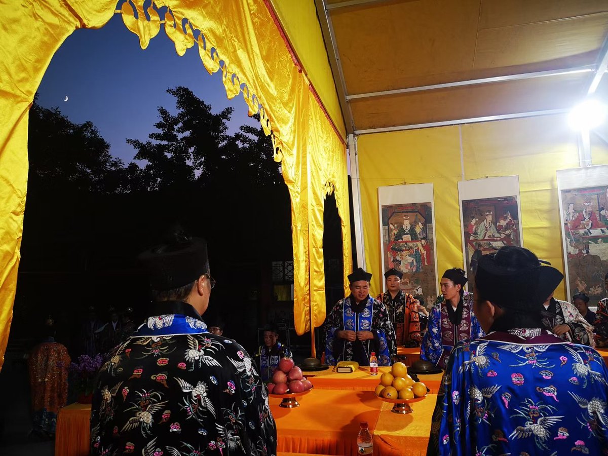 Zhongnin's tweet photo. 京都白云观方丈、监院 升座毕，总阴阳两利、人天共庆，故判放慈悲普度焰口，俾甶孑孤魂得度，早登仙界！ https://t.co/yRs755Dbrl