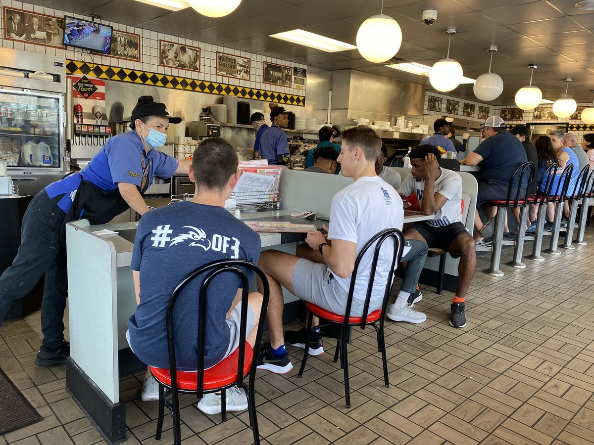 CoachMDriscoll's tweet photo. @WaffleHouse is a perfect ending to an amazing morning!!! Thank You #FirstCoastHeartWalk @OspreyMBB https://t.co/brxk7oKElb
