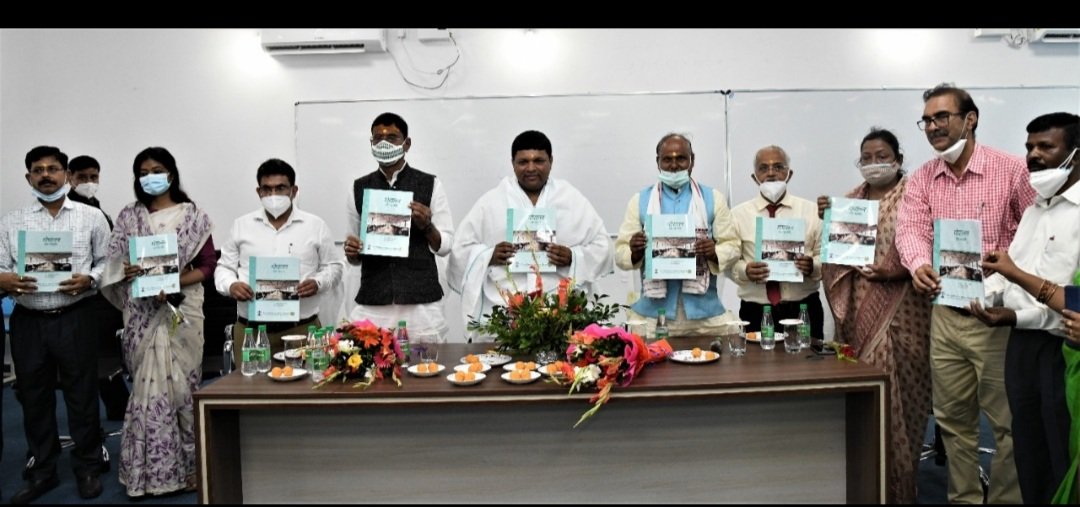 Badal_Patralekh's tweet photo. बिरसा कृषि विश्वविद्यालय में अनुकम्पा आधारित नियुक्ति – पत्र वितरण, पशु चिकित्सा संकाय में उद्घघाटन एवं शिलान्यास समारोह।
@JharkhandCMO @prdjharkhand @INCJharkhand @SinghRPN @RahulGandhi @nisha_singhmarr https://t.co/lrwPpBREGn https://t.co/qAb0vKXr25