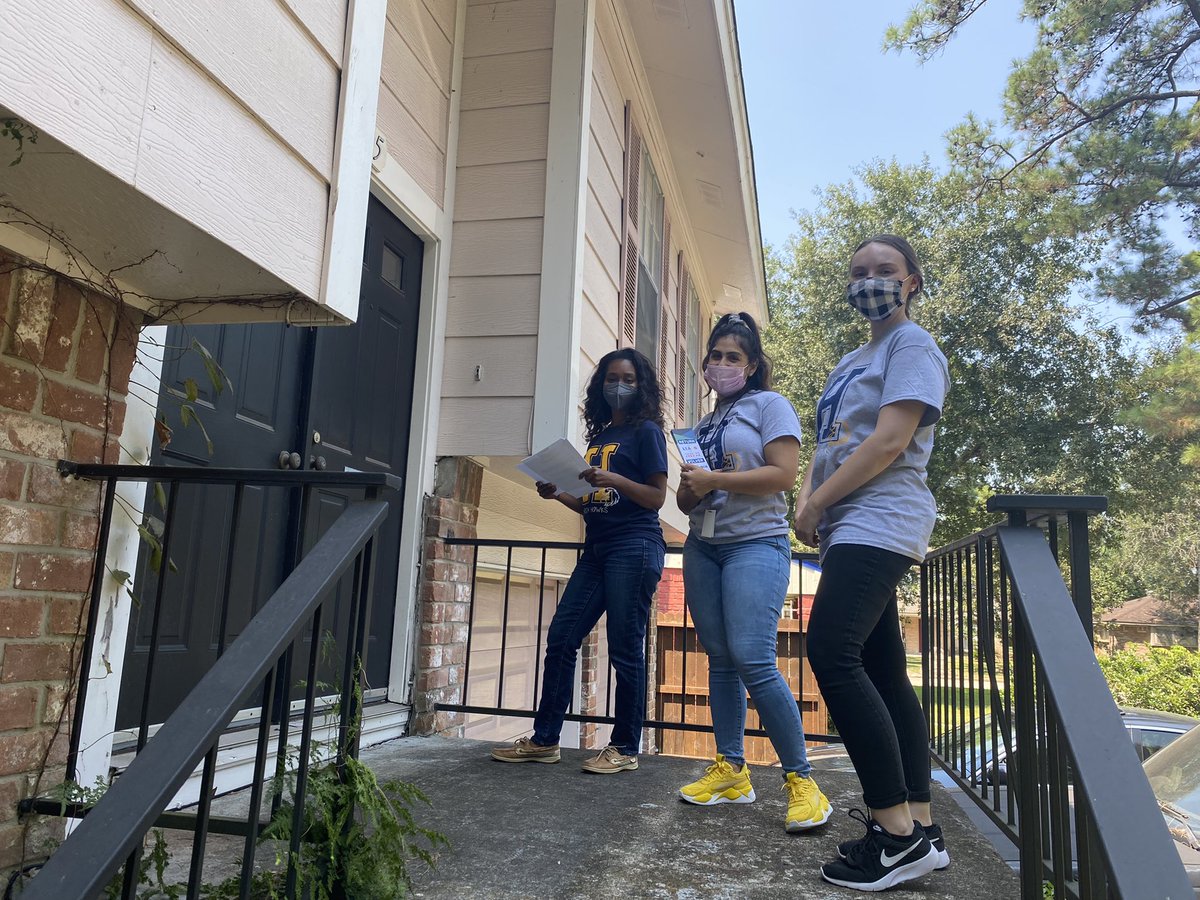 HirschHawk's tweet photo. Hirsch admin and volunteers visit 🏡 homes for Success Walk.💛💙 #SuccessWalK #EveryDAYCounts #SpringtoSchool #ReturnyoLearn @DrResillaEd @mstarr107 @SpringISDFACE @SpringISD https://t.co/mJNIpsaK4K