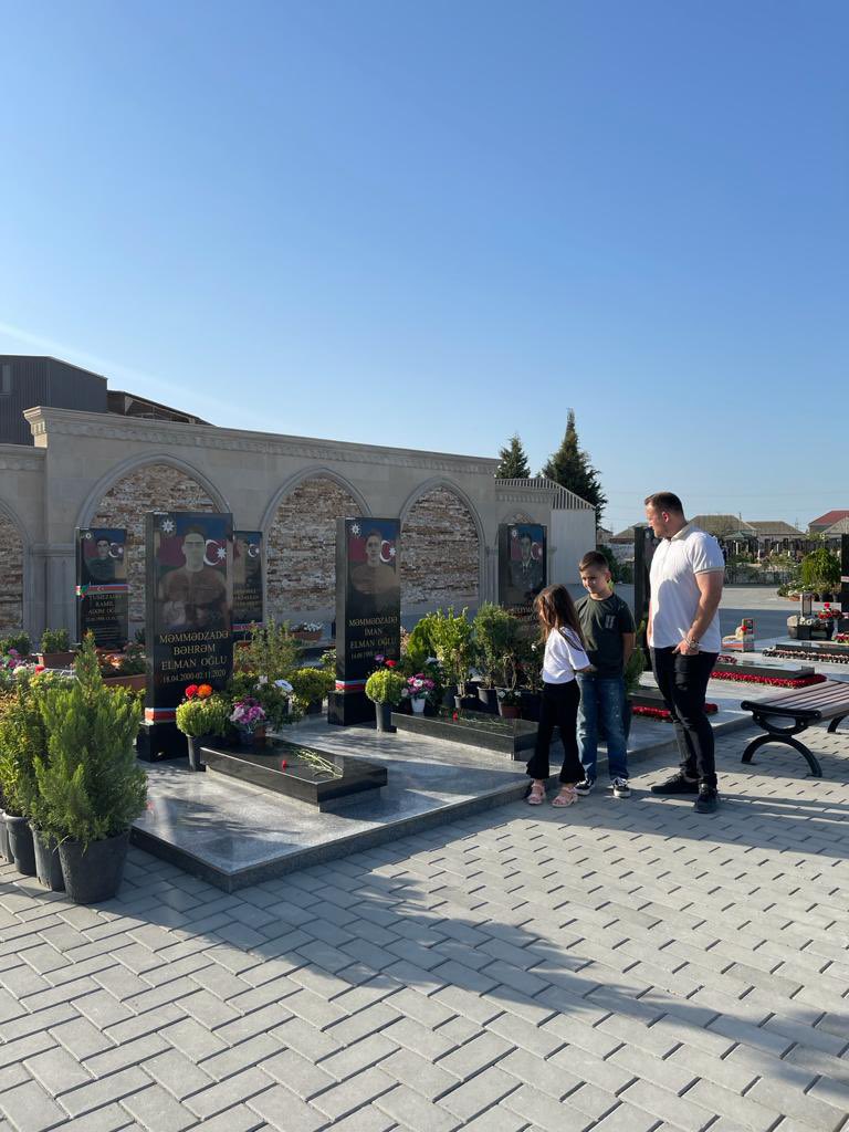 TomAmiralMoody's tweet photo. Such a humbling visit to a local martyrs grave site… we took Əsgər and Ellie to pay our respects to the #Shehids and talked them through how these brave hero’s died! Ellie said she was both sad and proud and Əsgər agreed! #Martyrs #Baku #Azerbaijan https://t.co/zdjNzk9pcB