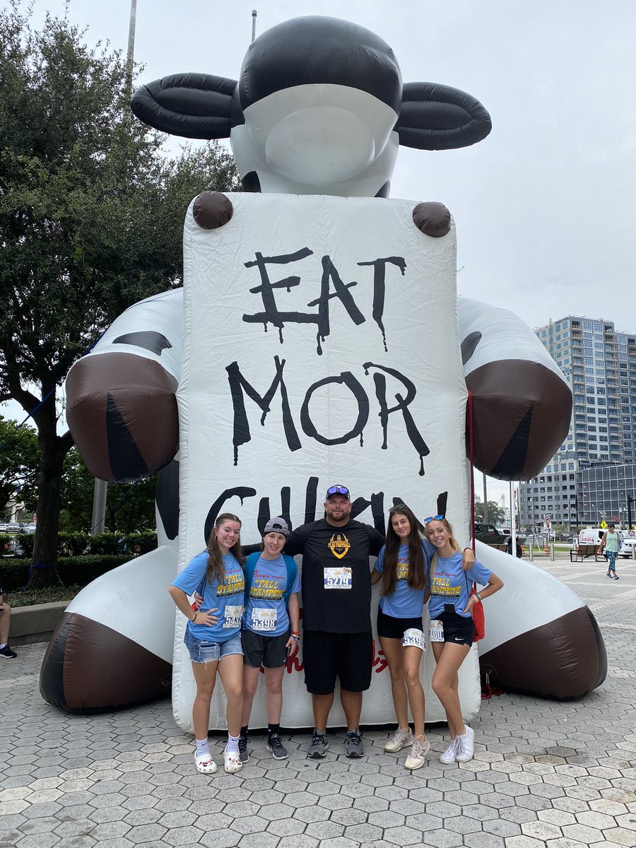 LonghornsFlagFB's tweet photo. Lennard flag football supporting @Chik_Fil_A children’s cancer event!! Super proud of these ladies for supporting a great cause!! 
@LennardHigh @Emilykautz3 @KaitlynSigmundi @EmmaBalacco @KatiePaskert @CoachCombs66 https://t.co/mdf9uuZ6X4