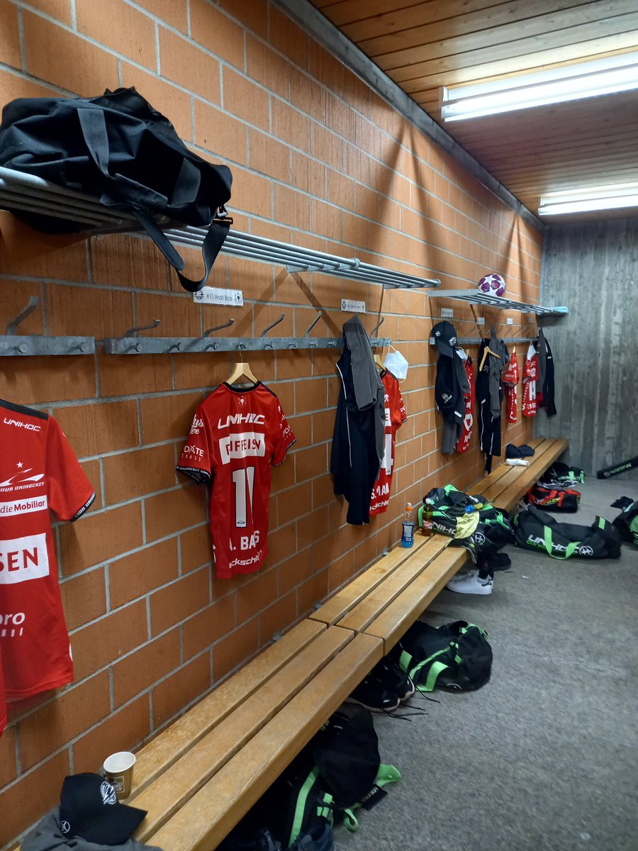 Kausi vihdoin käyntiin ja yleisöäkin paikalla. #NLA #unihockey #salibandy 
<a href="/ChurUnihockey/">Chur Unihockey</a>