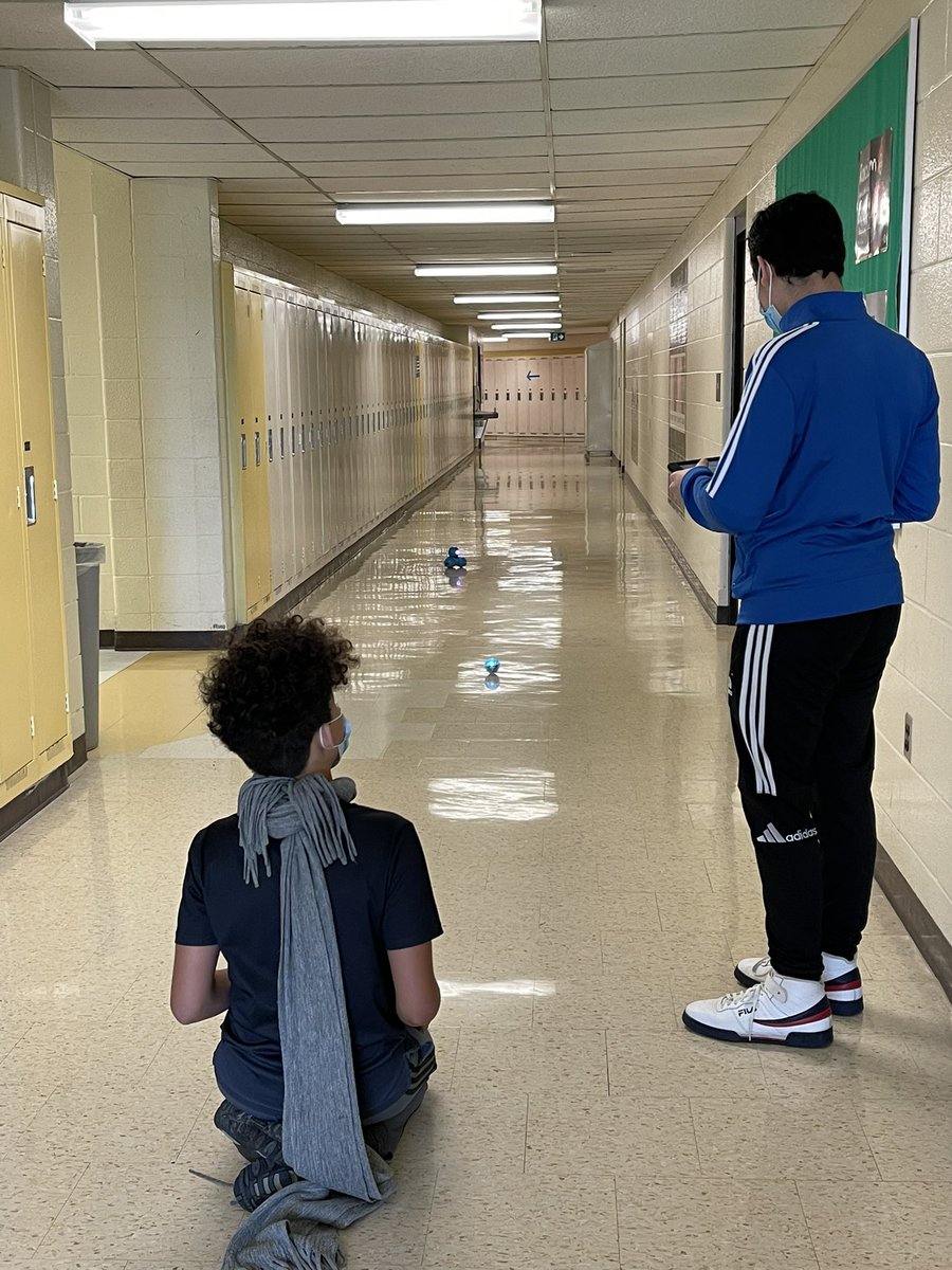 SEAP students <a href="/PAS_South/">PAS South</a> getting to know each other while coding Dash and Sphero #2021schoolyear #pursueingpassions <a href="/EdenwoodMS/">Edenwood Middle School</a> <a href="/leah_eden5/">Leah Eden, Ed.D</a> <a href="/maclellan2/">Susan Maclellan</a>