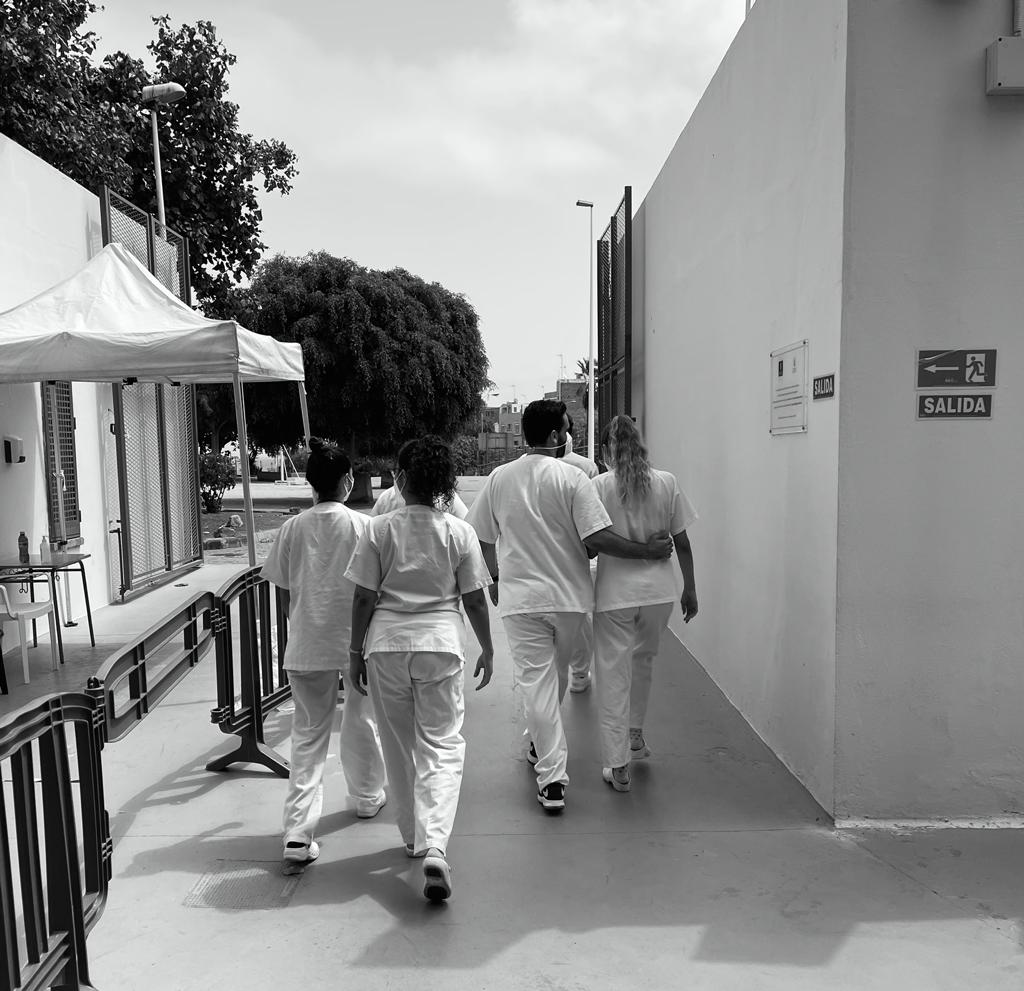 fernandomoarr's tweet photo. Hoy nos despedimos del punto de vacunación del Terreno de Lucha Pedro Hidalgo. Casi 82 mil vacunas administradas en estos 3 meses. Gracias a todos los que lo han hecho posible.@AyuntamientoLPA @imd_lpgc @elyhdez68 @cdomtru @hecsana3 @IdafeJ @JJSUASA @orlan_rs @Rapinpla @AuxiDaz2 https://t.co/GOaufI17Tr