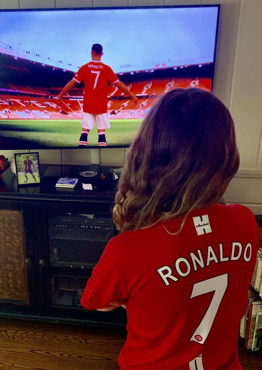 PLinUSA's tweet photo. Ronaldo Returns 🔜

We'll give 7 random people who RT this tweet a PLinUSA coffee mug ✨

#MUNNEW https://t.co/kyUYxjKUpk