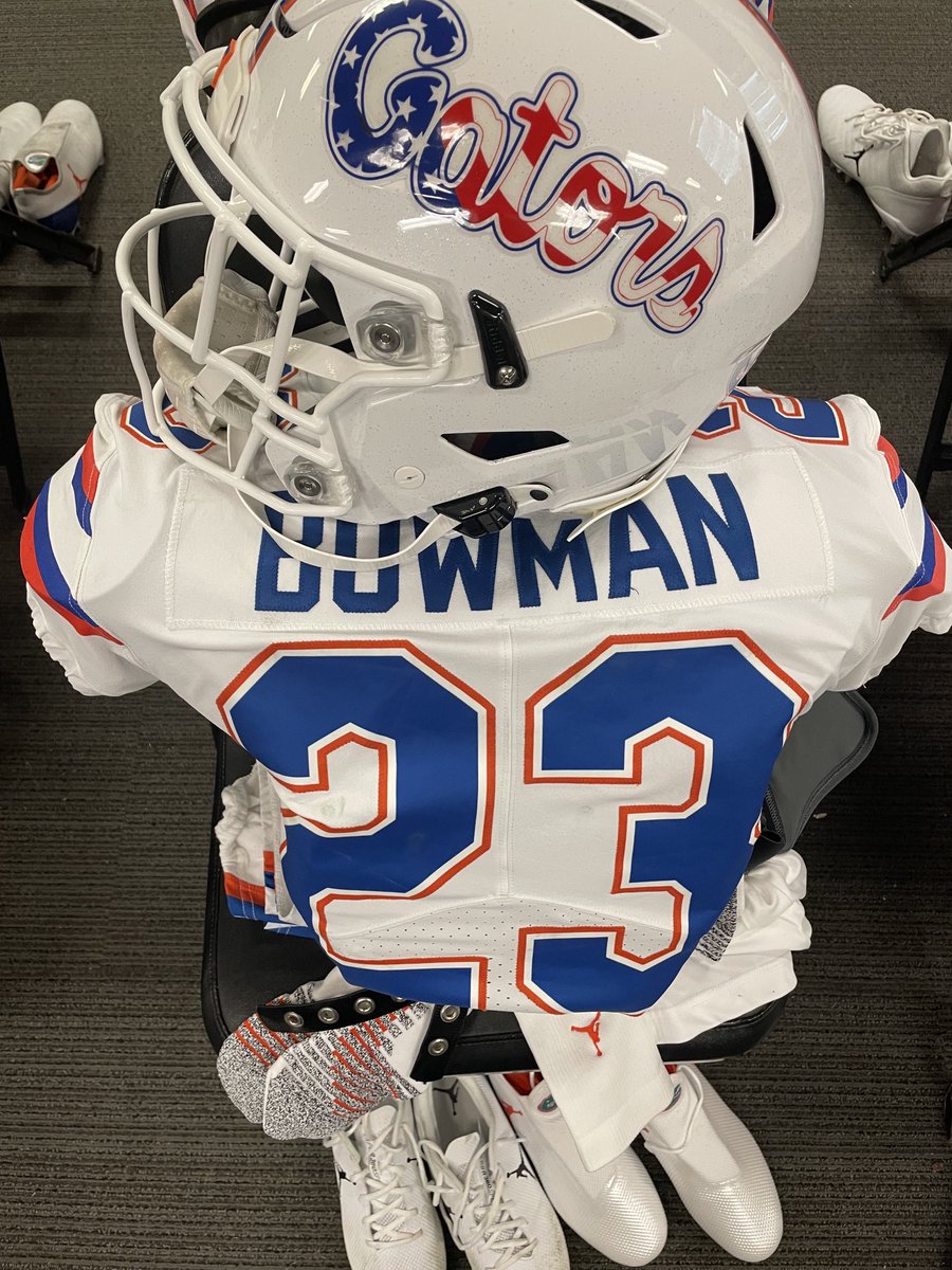 JeffCardozoUF's tweet photo. Shout out to ⁦@GatorsEquipment⁩ for making these helmets look so special - a great tribute here on 9/11! https://t.co/41tbN47gYL