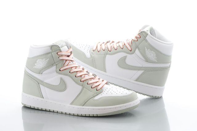 dunk low light bone snipes