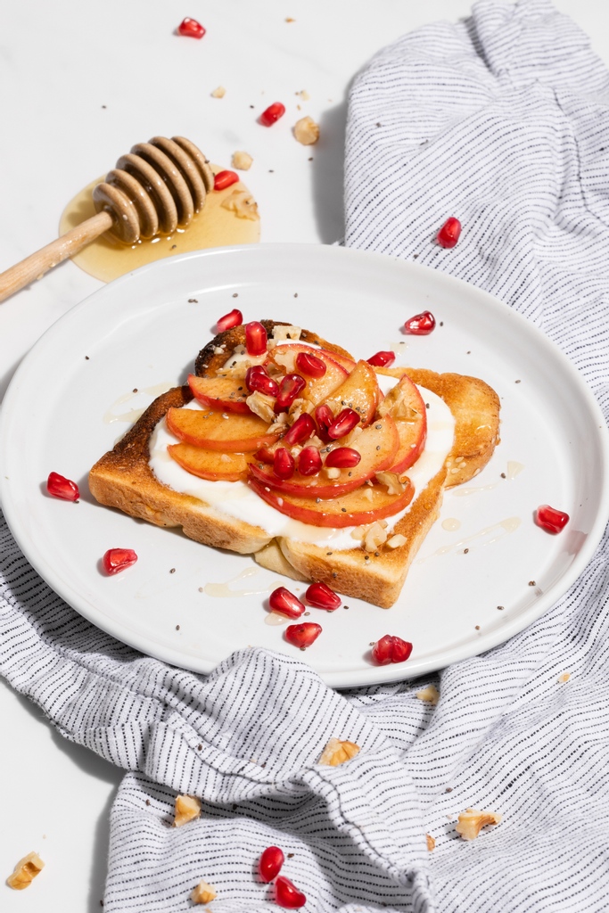 The best thing since sliced bread? A thick slice of our Apple Cinnamon Toast, piled high with the jewel of the season -- we think you're going to loaf it. 

Find the full recipe at blog.greenhousejuice.com.