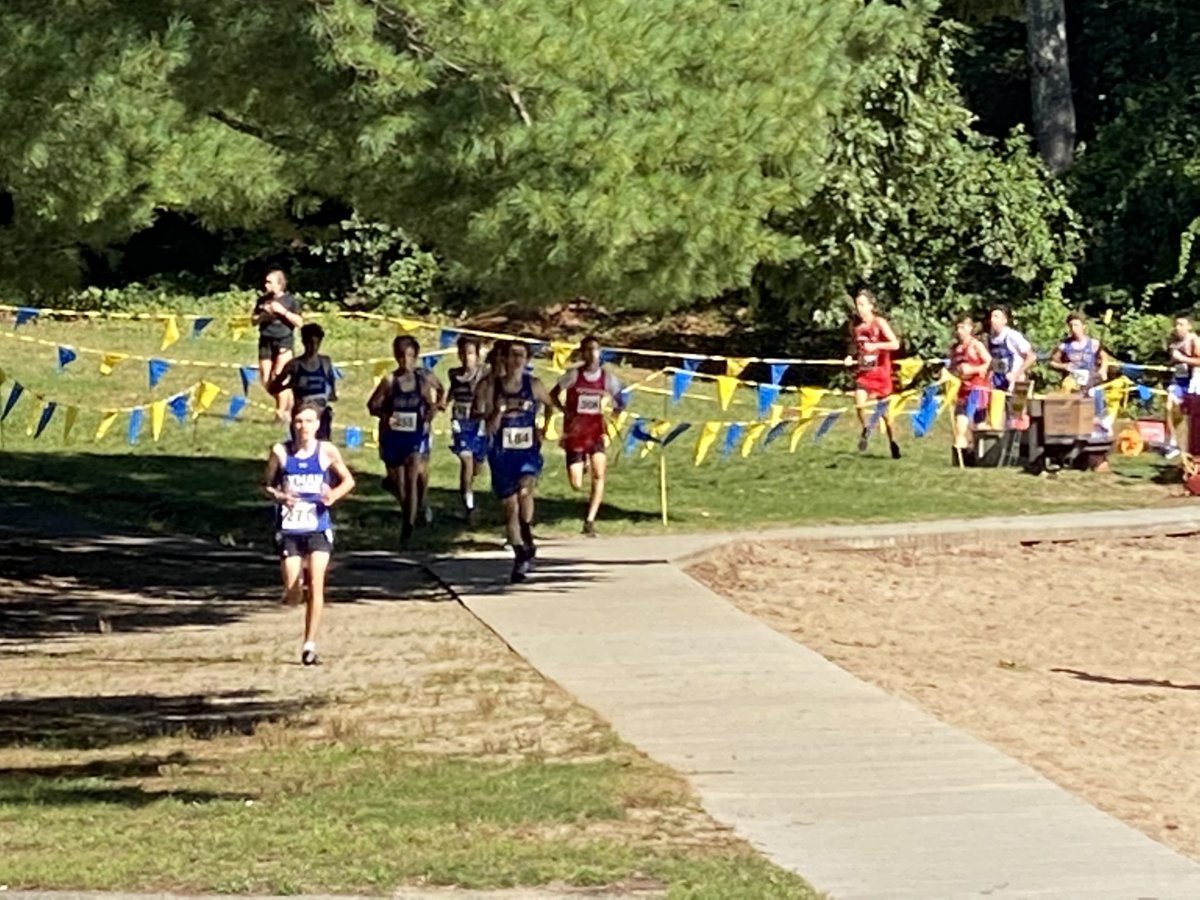 Simsburybxc's tweet photo. Stratton Brook Invitational is off and running ! #xcisback #ctxc @FieldSimsbury @mysportsresults @SimsburyTrojans @TheRunningAcad https://t.co/gELDbebARI