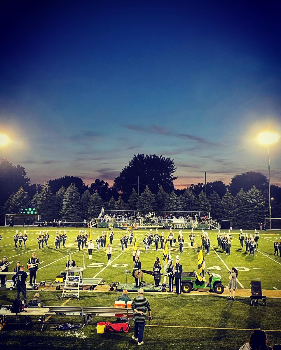 NDPBands's tweet photo. Home Game 09.10.2021 Notre Dame Prep. Vs. Loyola!
#GoIrish🍀 #LetsGoGreen💚 #NDPMarchingBand #GoGreasedLightning⚡️ @NDPMA https://t.co/S4mOdx2p8t
