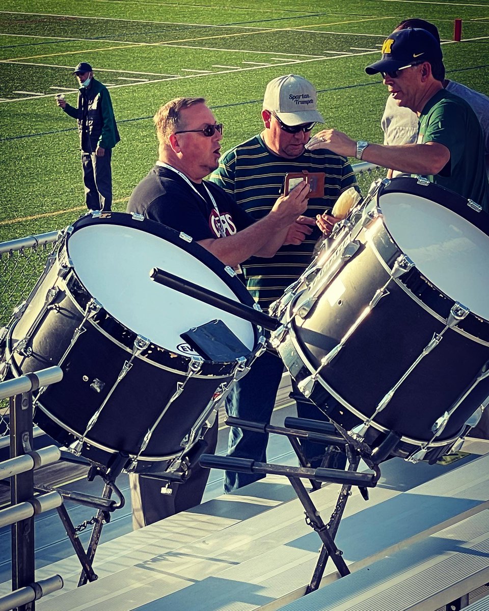 NDPBands's tweet photo. Home Game 09.10.2021 Notre Dame Prep. Vs. Loyola!
#GoIrish🍀 #LetsGoGreen💚 #NDPMarchingBand #GoGreasedLightning⚡️ @NDPMA https://t.co/IDQ3gMnxcS