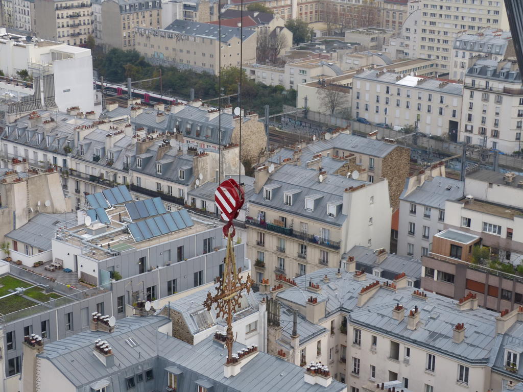 Cavé Goutte d'Or passe la main. "À qui? À qui?", s'inquiètent <a href="/EricLejoindre/">Eric Lejoindre</a>, <a href="/mayaakkari/">Maya Akkari</a>, <a href="/mgonzalez75018/">Memo Gonzalez</a> et les ABF de La Goutte d'Or. Début de réponse sur le blog cavegouttedor.wordpress.com/2021/09/11/tra… Illustration: Hauts de St Bernard/Cavé/Stephenson © PB <a href="/Paris/">Paris</a> 2019.