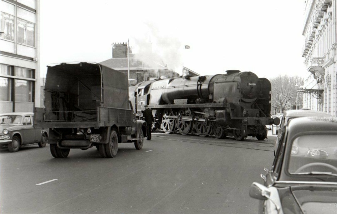Canute Rd #Southampton 1960s
<a href="/SouthamptonHid1/">Southampton Hidden History</a> <a href="/SECRETSOUTHAMP1/">SECRET SOUTHAMPTON</a>