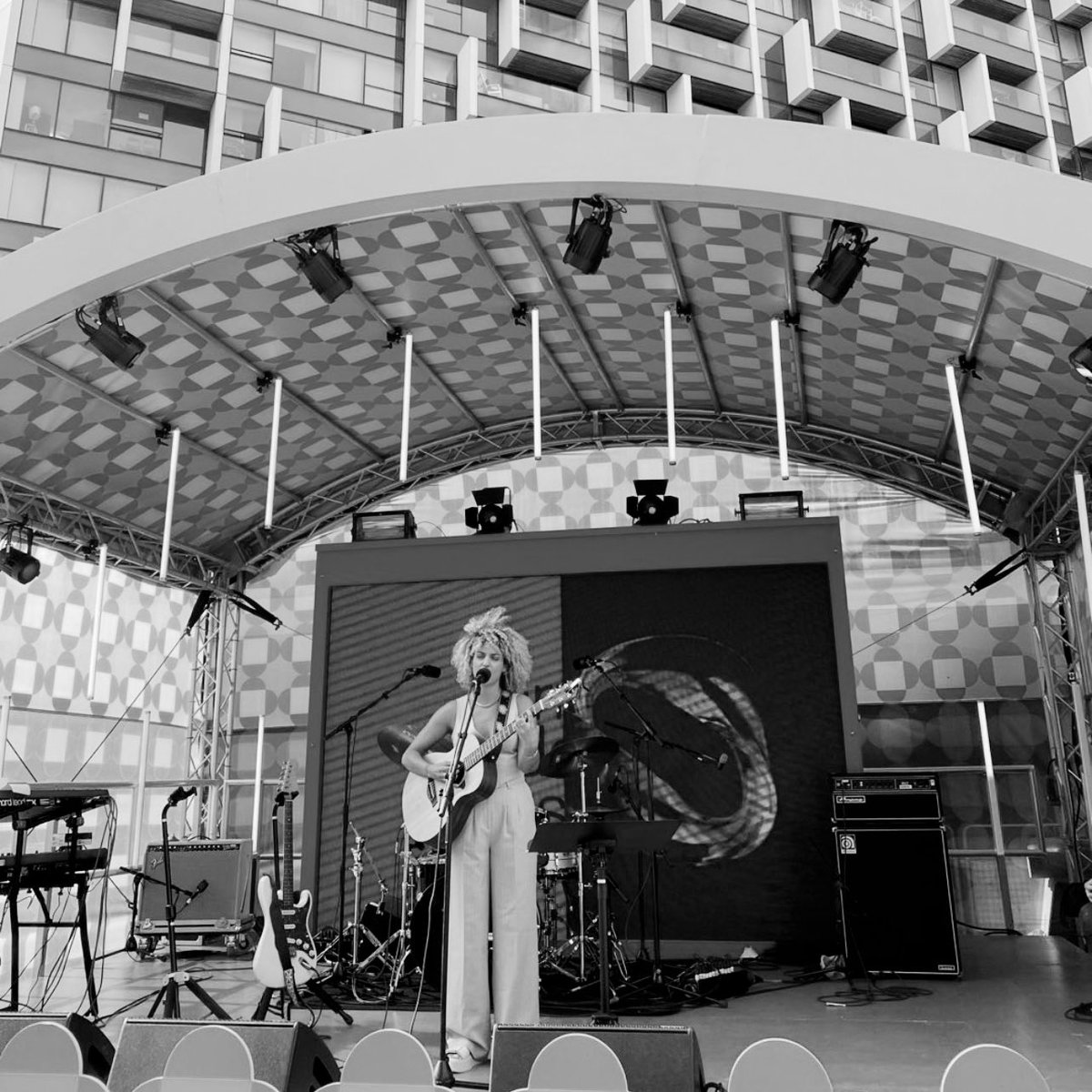InfoTaloula's tweet photo. Alors, que pensez-vous de l’extrait du single #KeepOnTryin en acoustique ? Vous aimez ? 😊 https://t.co/OaoGXaAAKb