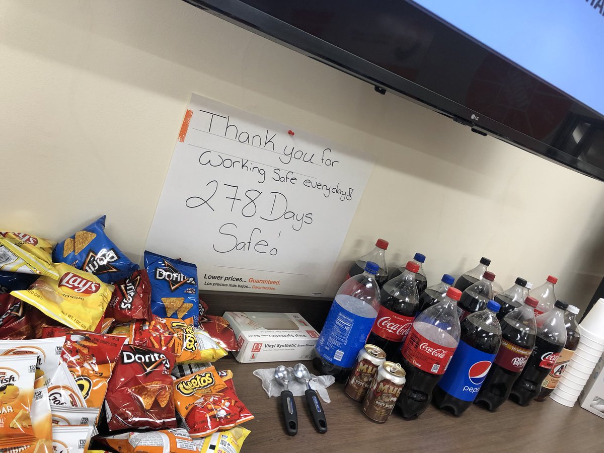 278 days safe celebration !!! Thank you team for working safe every day !! So close to the 365 club!! @kylerey81 <a href="/eoinbaily/">Eoin Baily</a> @Sally_Gaineyhd <a href="/lindseyTHD/">Lindsey Chapman</a> <a href="/NeriWilliams/">Neri Williams</a> <a href="/RodriguezMBridg/">Bridgett Rodriguez</a>