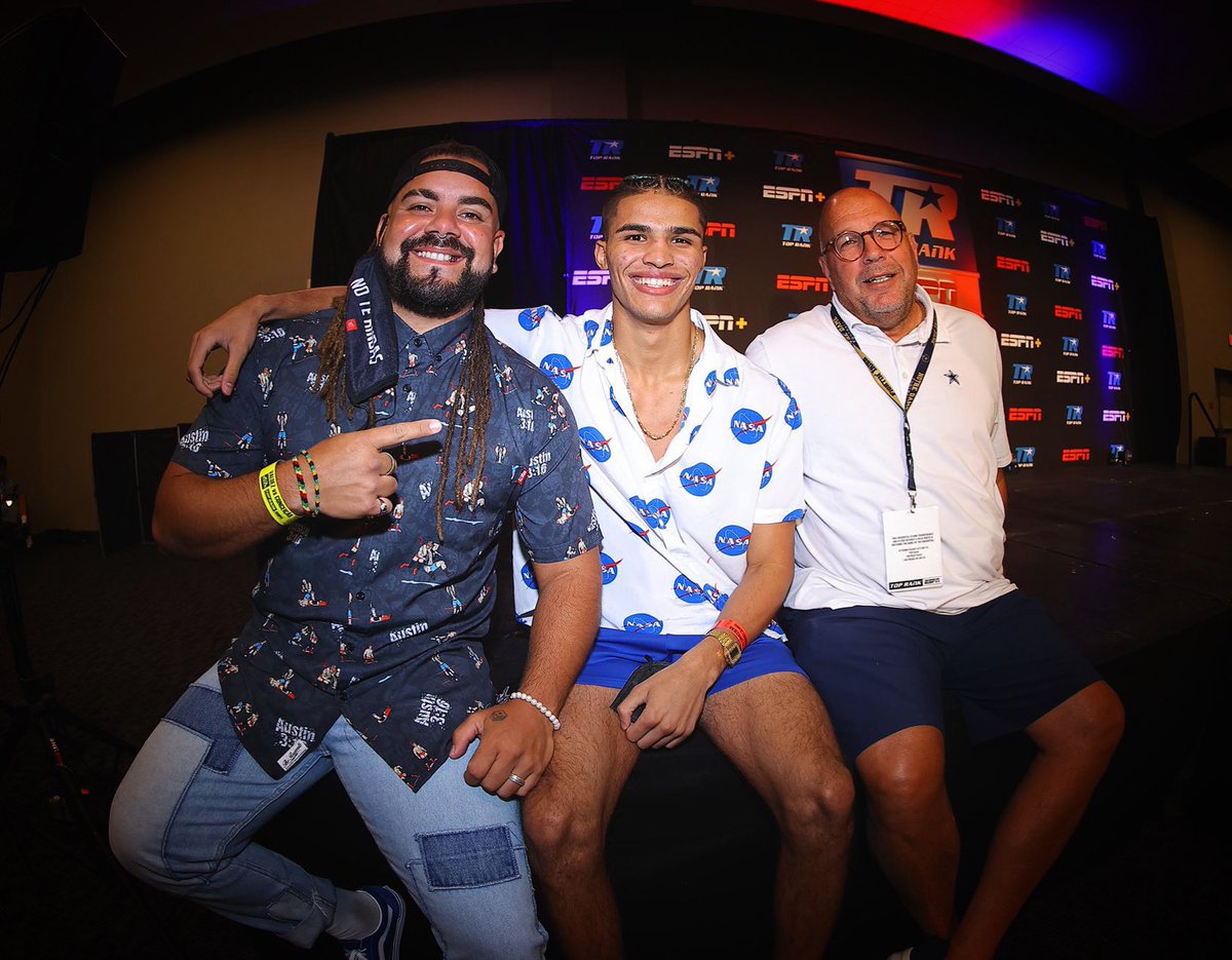 GardyLopez's tweet photo. The A Team: Trabajamos Juntos, Soñamos Juntos, Logramos Juntos. 

#CríaBoricua #YoungKing 🥊🇵🇷🤴🏻#ThisIsBoxing #ThisIsTopRank https://t.co/2Gt5nV8iS4