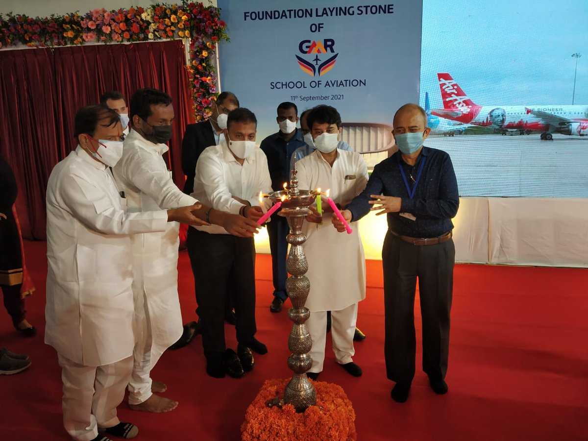 RGIAHyd's tweet photo. Hon’ble Minister of Civil Aviation, GoI, Shri. Jyotiraditya M. Scindia laid the foundation stone of GMR School of Aviation at the #HYDAirport SEZ. First of its kind school for aviation in India.
Tags - @JM_Scindia @MoCA_GoI @TelanganaCMO @DelhiAirport @newgoaairport @KTRTRS https://t.co/psC8xAnXNI