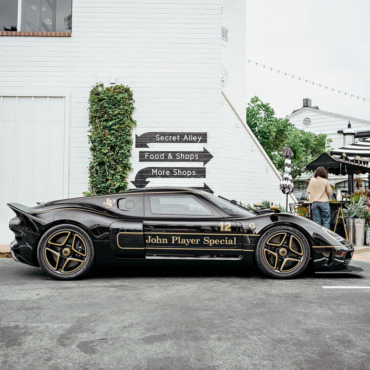 PorterPress's tweet image. Radford reveals John Player Special-liveried 600bhp version of its Lotus Type 62-2. Of the planned 62 cars, Radford says 12 will be in full-blown JPS guise. Are you feeling the nostalgia, or do you think a rolling tobacco ad is a bit offsides? #radford #type622 #jps