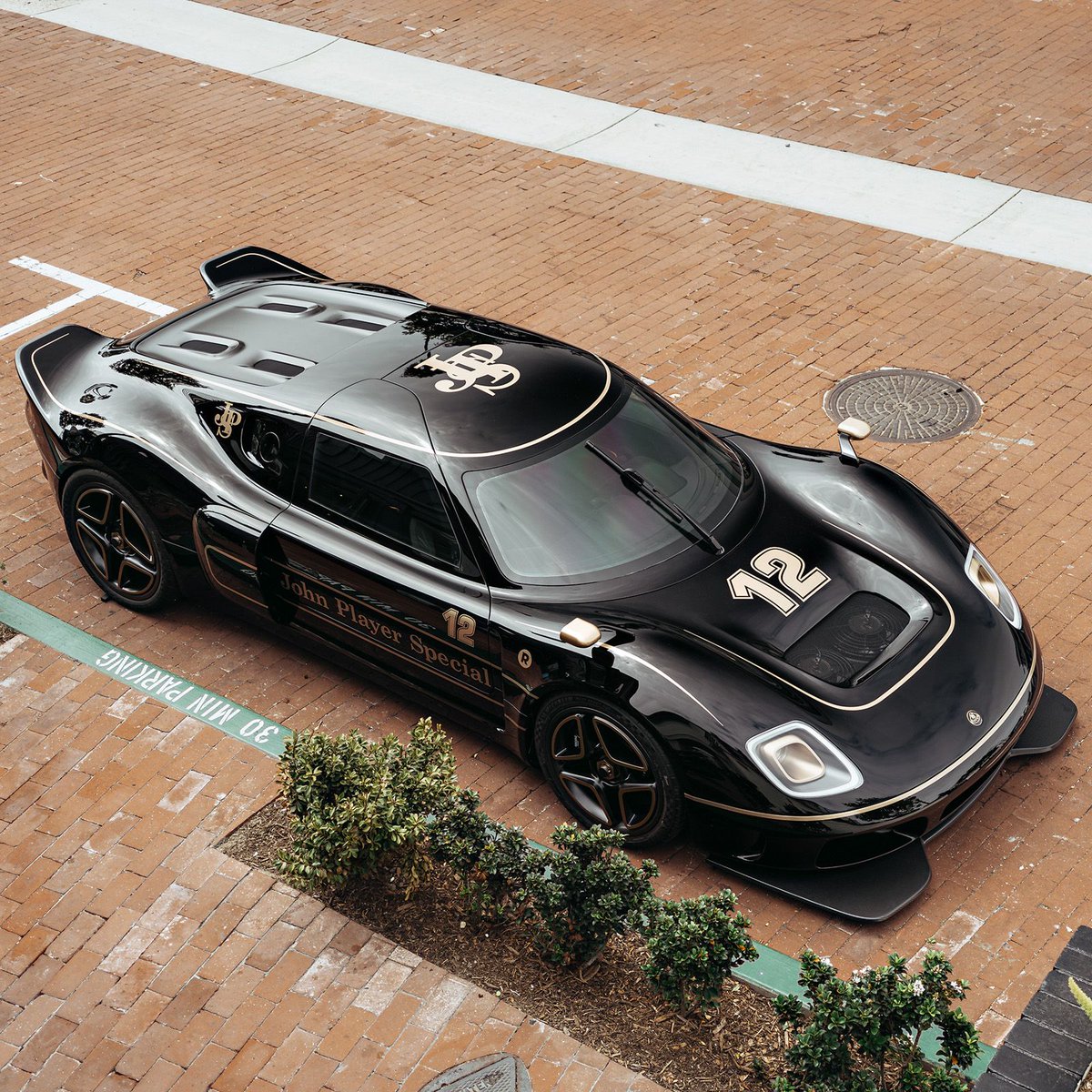 PorterPress's tweet image. Radford reveals John Player Special-liveried 600bhp version of its Lotus Type 62-2. Of the planned 62 cars, Radford says 12 will be in full-blown JPS guise. Are you feeling the nostalgia, or do you think a rolling tobacco ad is a bit offsides? #radford #type622 #jps