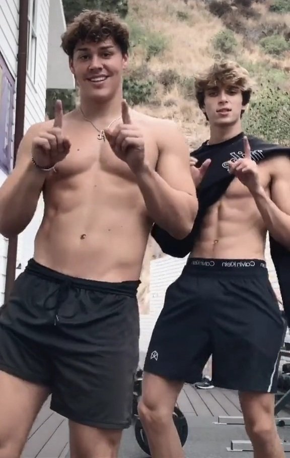 celebsbyseb's tweet photo. Josh | Noah | 🤤 https://t.co/0efRlbn9Qx