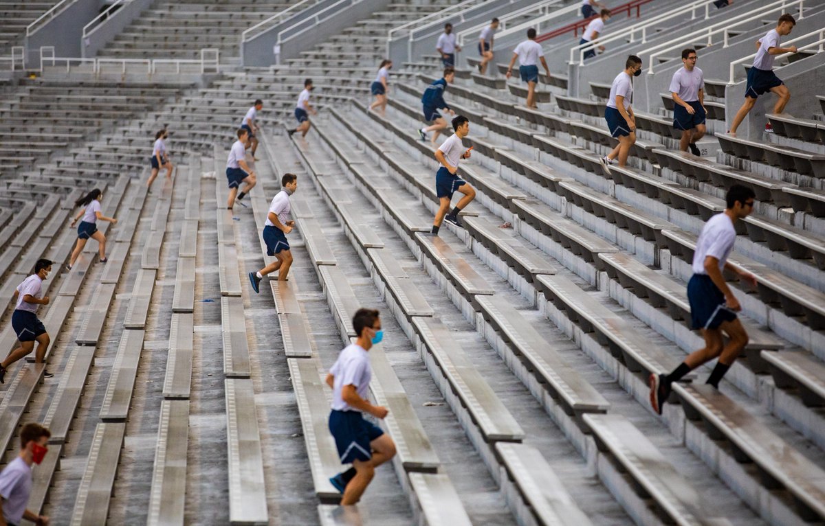UofIllinois's tweet photo. 1,980 steps.

University of Illinois ROTC student cadets honored and remembered the tragic terrorist attacks of Sept. 11, 2001 by climbing 1,980 steps—mirroring the same amount first responders climbed in the Twin Towers.

#NeverForget https://t.co/RFVyH4P4ZE