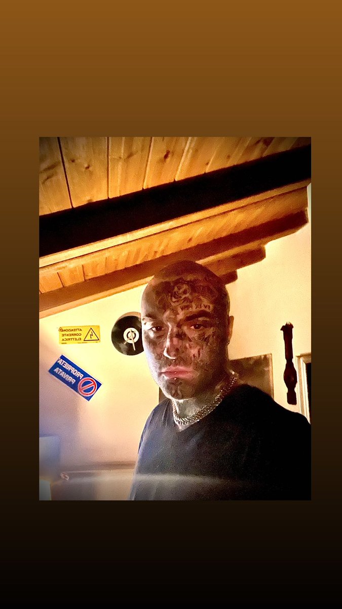 MatteoSala's tweet photo. Ciao ! Mi sa che hai qualcosa sulla faccia !!! #tattoo #ink #selfie #matteosala #dj #deejay #facetattoo https://t.co/RkqcEL169V