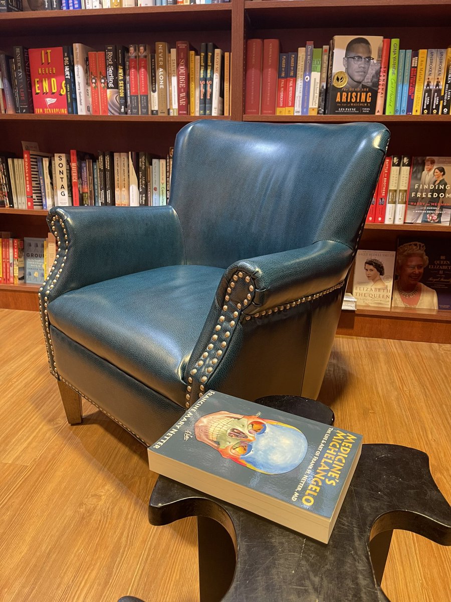 FNetterMD's tweet image. Thrilled to see my book for sale at my neighborhood bookstore, @quailridgebooks. If you are near the Triangle region in NC, it’s a must! 

#shoplocalraleigh #Raleigh #trianglenc #quailridgebooks #localauthor #author
#franknetter #nettersanatomy #medicalillustration #medicalart