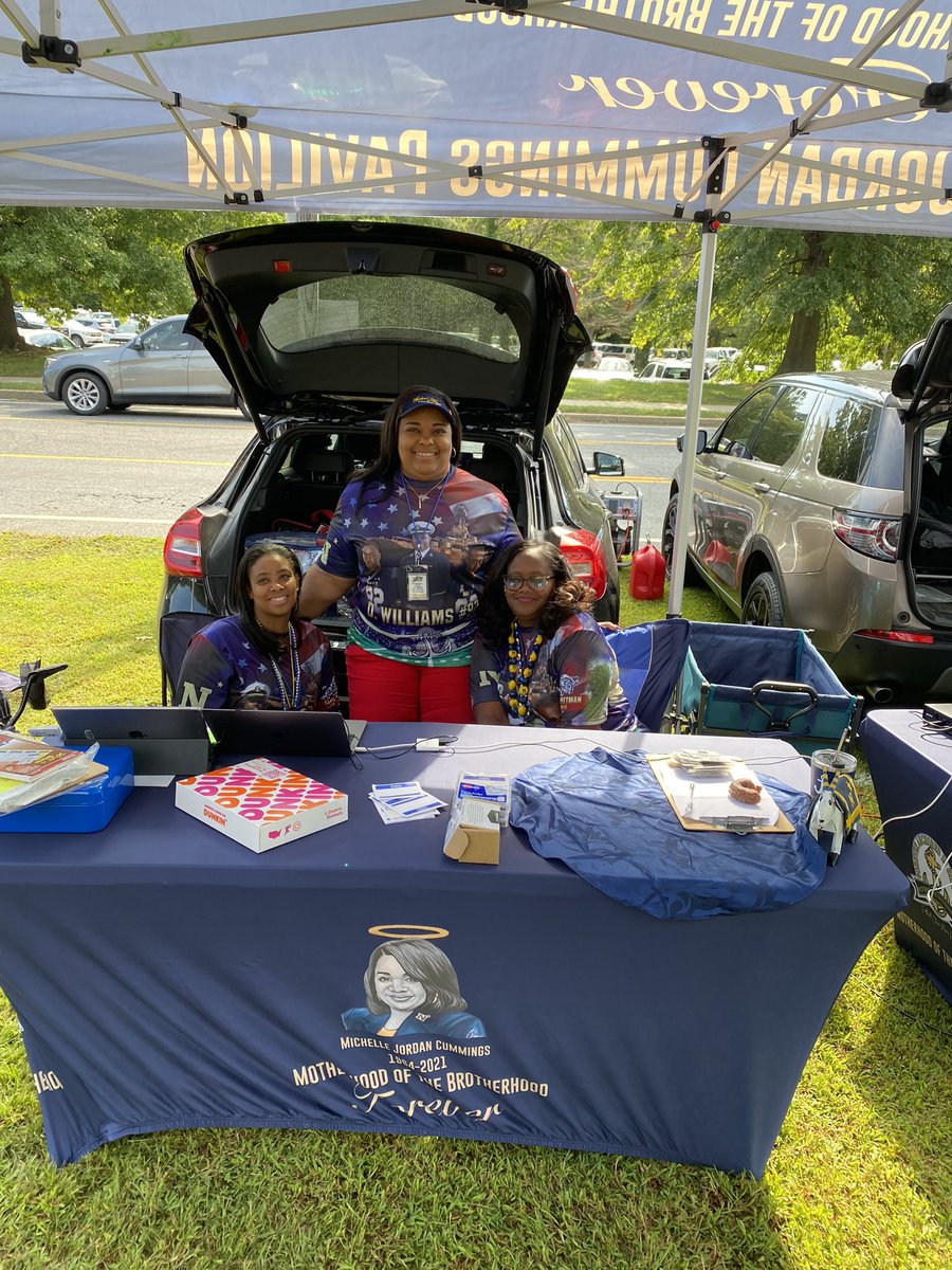 MOB_USNA's tweet photo. #TexasTakeover Thank you @jasonbrownbbq featured at the World’s Best Tailgate https://t.co/t7OhmGfeWK