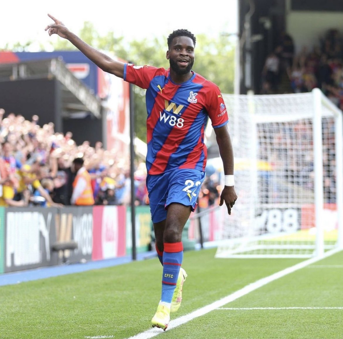 Oedouard22's tweet photo. Big win for the team! So proud to make my debut at home in front of the fans! Thank you for your all your support ❤️💙🦅 @CPFC https://t.co/fhe0mzlIV4