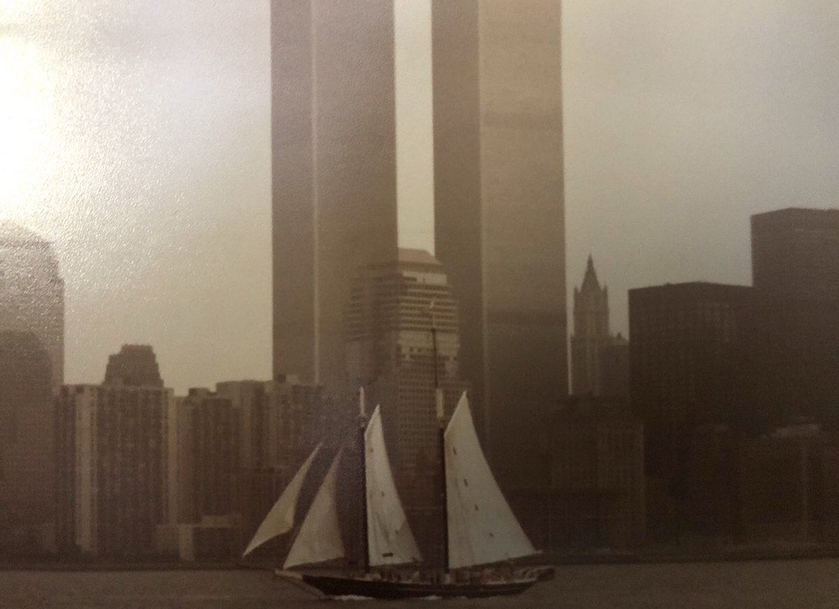 PersovskiSharon's tweet photo. We will Always Remember! 🇺🇸 #911NeverForget #Remember911 #911Anniversary #GodBlessAmerica #911Memorial #911Day #TwinTowers #11Septiembre #20yearsof911 #NewYork https://t.co/JGeowPbFkG