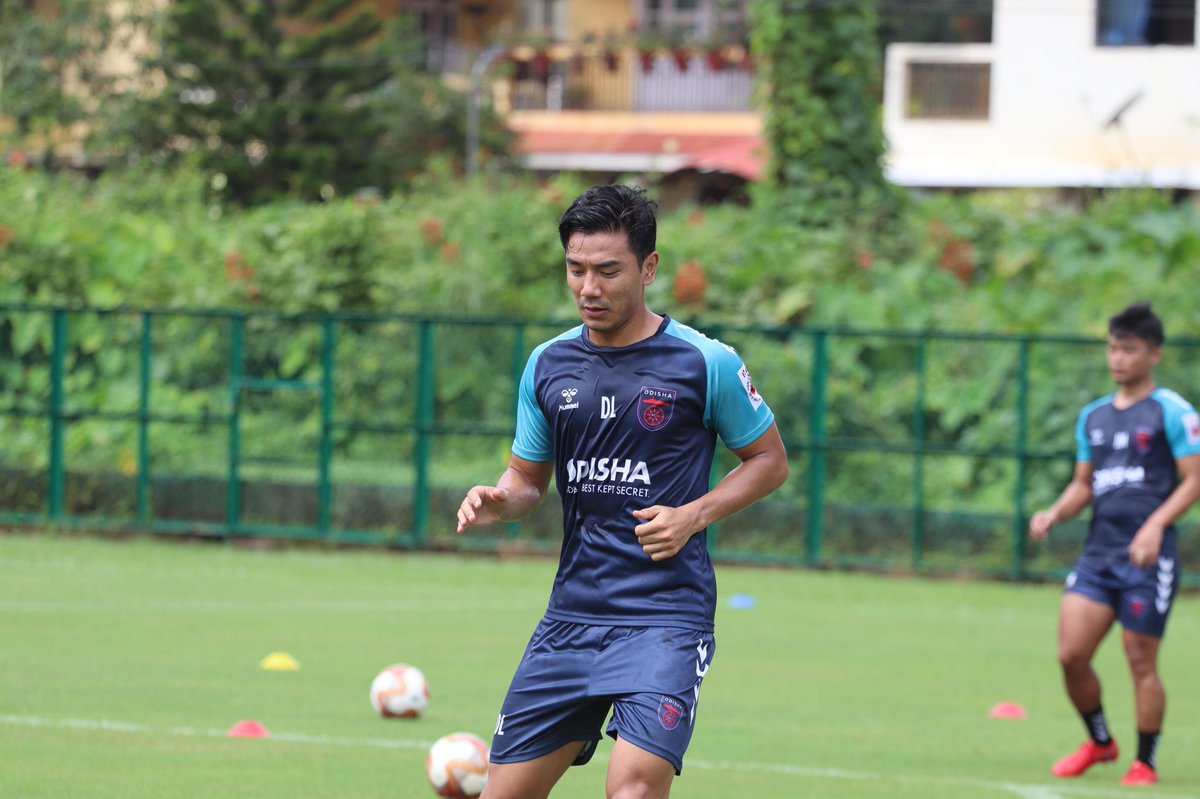 DanielLhpa's tweet photo. Great to be back with the boys, preparation starts here ⚽️🏃♂️ #preseasonmode https://t.co/eFziCw2Ndf