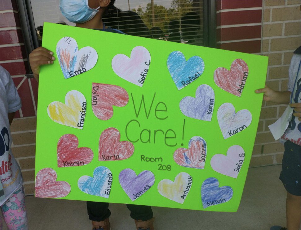 ls_learning's tweet photo. It was fun to cheer for our families &amp; grandparents at our drive thru Grandparent’s Day celebration @deSantiago_AISD !
Thank you @DunhamRichland @JuanToscanoG #WeGrowGraduates   #WeAreAldine    #ThePowerofPrimary https://t.co/ZvFrjLTLk3