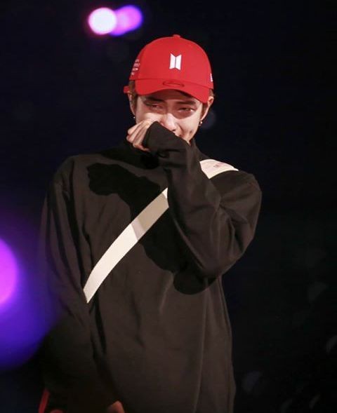 Parkjmangell's tweet photo. Namjoon sendo extremamente precioso e gentil - uma thread de aniversário 

#NamjoonBirthday 
#HappyBirthdayNamjoon  
#NamjoonDay https://t.co/WIMgV4TWc9