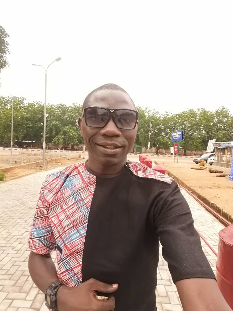 ShagbasCouture's tweet photo. See Mr. Victor looking all shades of handsome courtesy of @ShagbasCouture
Be like him, patronize us today and get the best fit.
#Fashionista
#FashionDesigner
#ShagbasCouture
#SC
#TrousersandTop
#ShagbaMen
#PlainandPattern
#PPBlessing https://t.co/A5hwqWsBDh