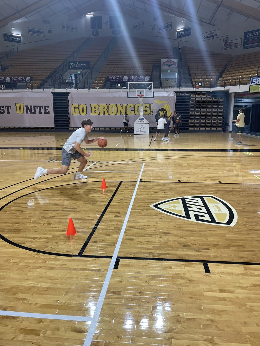 WMUMBB's tweet photo. Another week of getting better, 8 weeks left until our first game vs Hope #PLAYERLEDTEAM #EVERYDAYGUYS https://t.co/FiJ4yKpM07