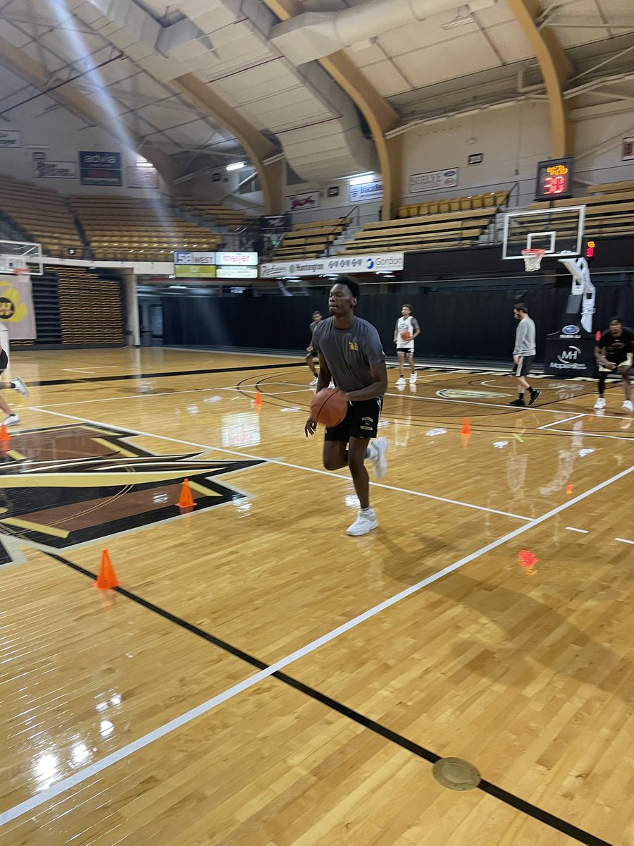 WMUMBB's tweet photo. Another week of getting better, 8 weeks left until our first game vs Hope #PLAYERLEDTEAM #EVERYDAYGUYS https://t.co/FiJ4yKpM07
