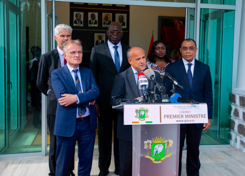 debroise_e's tweet photo. Clôture par le Premier Ministre de 🇨🇮des négociations du 3e @c2dciv avec l’Ambassadeur de 🇫🇷. Plus de 750 Mds FCFA pour accompagner la croissance ivoirienne et 3 priorités du nouveau PND : capital humain, développement territorial équilibré, gouvernance &amp; modernisation de l’Etat. https://t.co/iHJmDW64y3