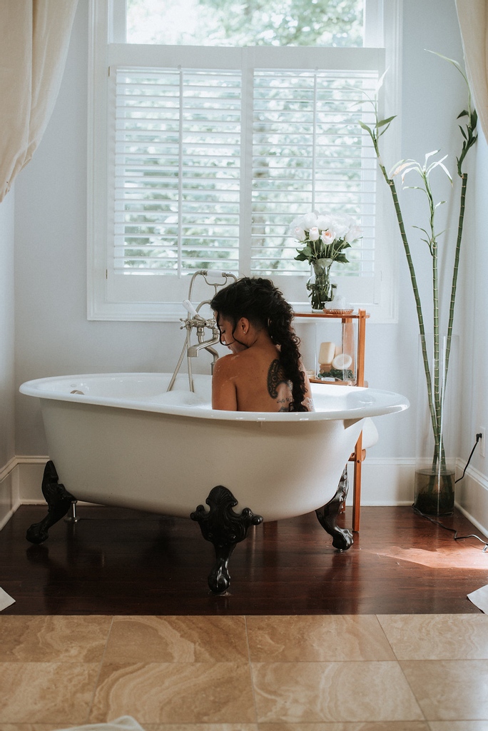 jdbathco's tweet image. ♥️ Rosey B Bomb AF 

Rose oil blend &amp;amp; rose petals to fill your bath time with delight. Hydrating sweet almond oil &amp;amp; coconut oil base. Bomb AF Bath Bombs were developed with an experienced doula to be gentle on skin and private parts.

jdbathco.com/collections/bo…

#Rose #Bath #BombAF