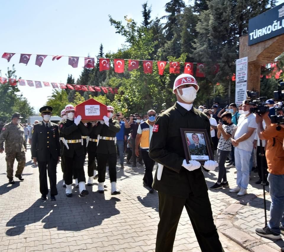 TrkoluKaymakam1's tweet photo. Suriye'nin İdlib bölgesinde şehit olan P.Uzm.Çvş. Ramazan Demir, Valimiz Ömer Faruk COŞKUN, mülki erkan ve vatandaşlarımz tarafından dualar eşliğinde bu gün vatan toprağına emanet edilmiştir. 
@HersanlOglu 
https://t.co/Ej5aDD3qdR
https://t.co/mTxtZpuK9V
https://t.co/mTxtZpuK9V https://t.co/95SgkxtjqI