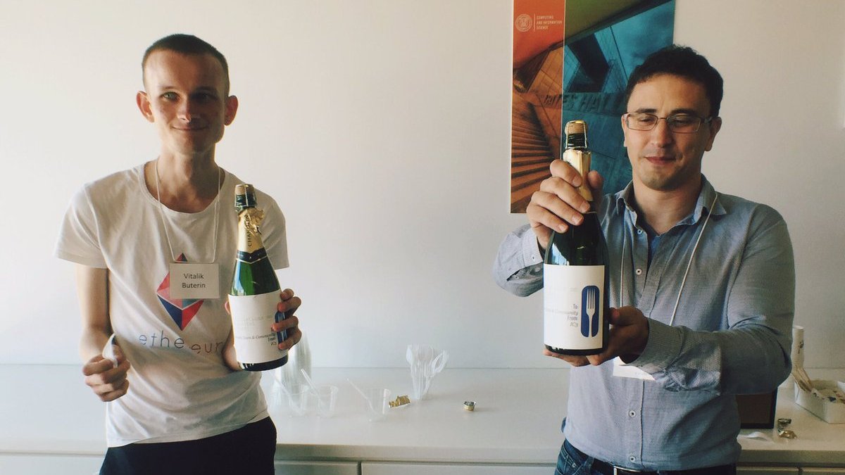 babalanche's tweet image. The same picture of Emin and Vitalik every single day until #AVAX breaks its ATH.

[Day 144]