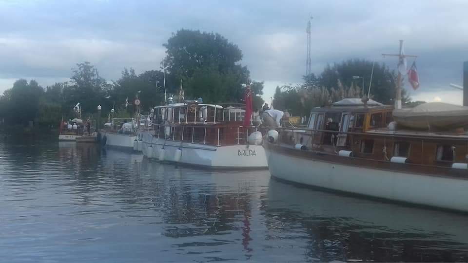 Normandy_Post's tweet photo. Association of Dunkirk Little Ships hosted Dunkirk, Normandy &amp; Falklands veterans on the River Thames today, as flag waving crowds lined the river bank. #ASDL https://t.co/qM2Nwt1zA1