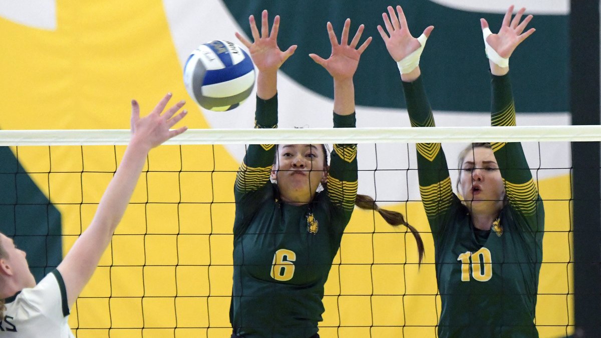 ClarksonUSports's tweet photo. A perfect 4-0 home-opening weekend @ClarksonUniv Alumni Gymnasium for @GoldenKnightsVB as the Knights defeat Oswego State 3-0 (25-19, 25-23, 25-11) &amp; ONEONTA 3-0 (25-13, 25-12, 25-18) on Saturday. https://t.co/7Y0Gvq5HUM