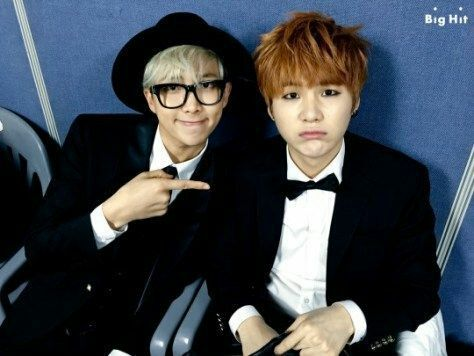 springwab's tweet photo. "...um amigo meu há mais de 10 anos." - Suga Hyung https://t.co/gXq8mAWyK5