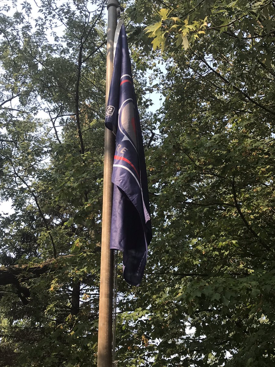 Another day without wind, but old school #cffc flag flies again.

Hopefully another road win is in the offering #SKCvCHI