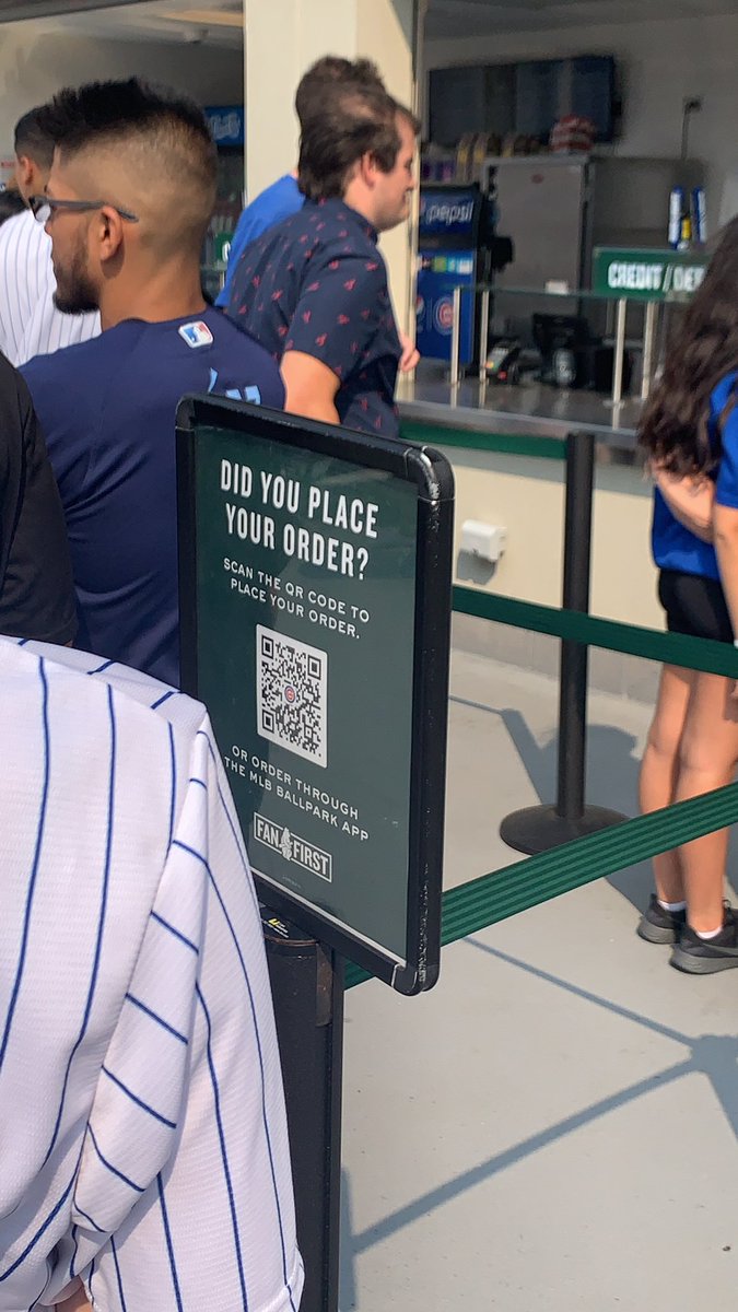 stephieeprobsty's tweet photo. @WrigleyBlog why would you promote mobile order and not have A fast track to pick up? https://t.co/Z9xtYYMXnP