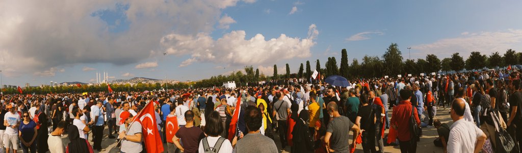 Bu arada kimse bahsetmemiş;
Miting alanında telefonların internetleri çalışmıyordu. Acaba bu durum bütün mitingler için emniyet prosedürü mü, yoksa çok sayıda yapılacak canlı yayınla gizlenen konuların gün yüzüne çıkma endişesinden midir? Bilemedim..
#HerYerMaltepeHerYerDireniş