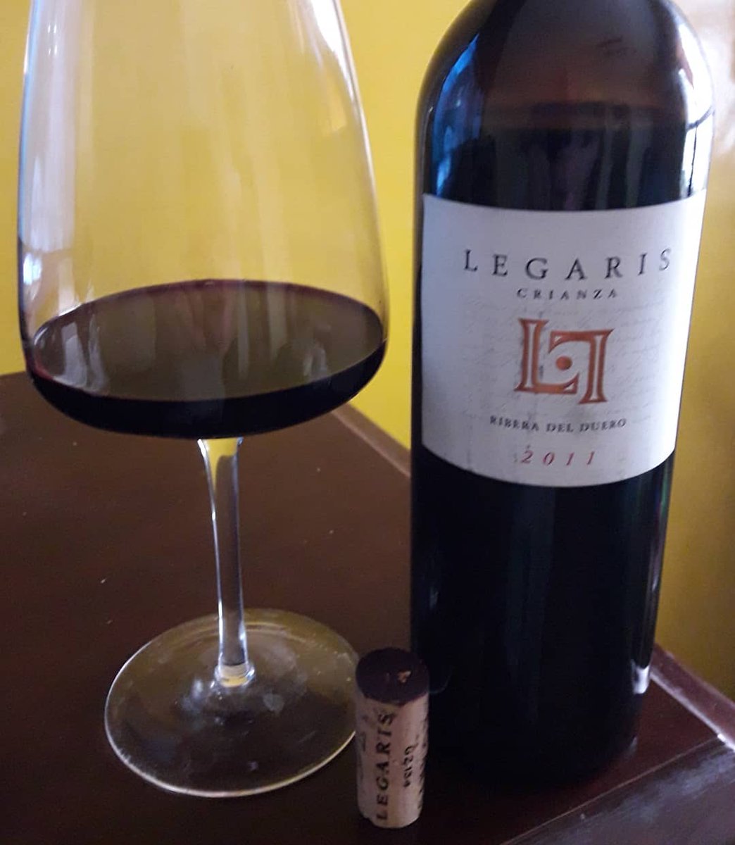 alitovigi's tweet photo. Un sábado cualquiera, lomito casero y este gran vino #España🇪🇸 #RiberaDelDuero by #Legaris @Codorniu_ES #10AñosNoSonNada 97% Tempranillo 3% Cabernet Sauvignon, buena concentración y cuerpo, fruta madura, esta en un gran momento!! #UnidosPorUnaPasión @SalpicadosV Saluteeee 🍷🍷🍷 https://t.co/xOTL0us168