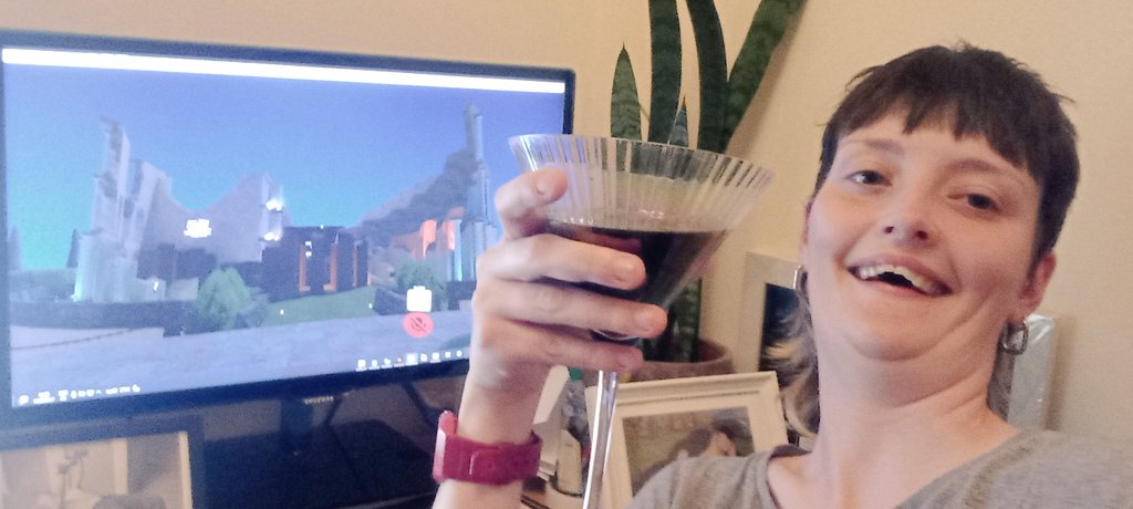 FiNicholson's tweet image. Me and my espresso martini are psyched for the Venice VR Expanded closing party!
#vrhost #VeniceVRexpanded #labienneledivenizia #VRChat #imthedrippingsliceoforange